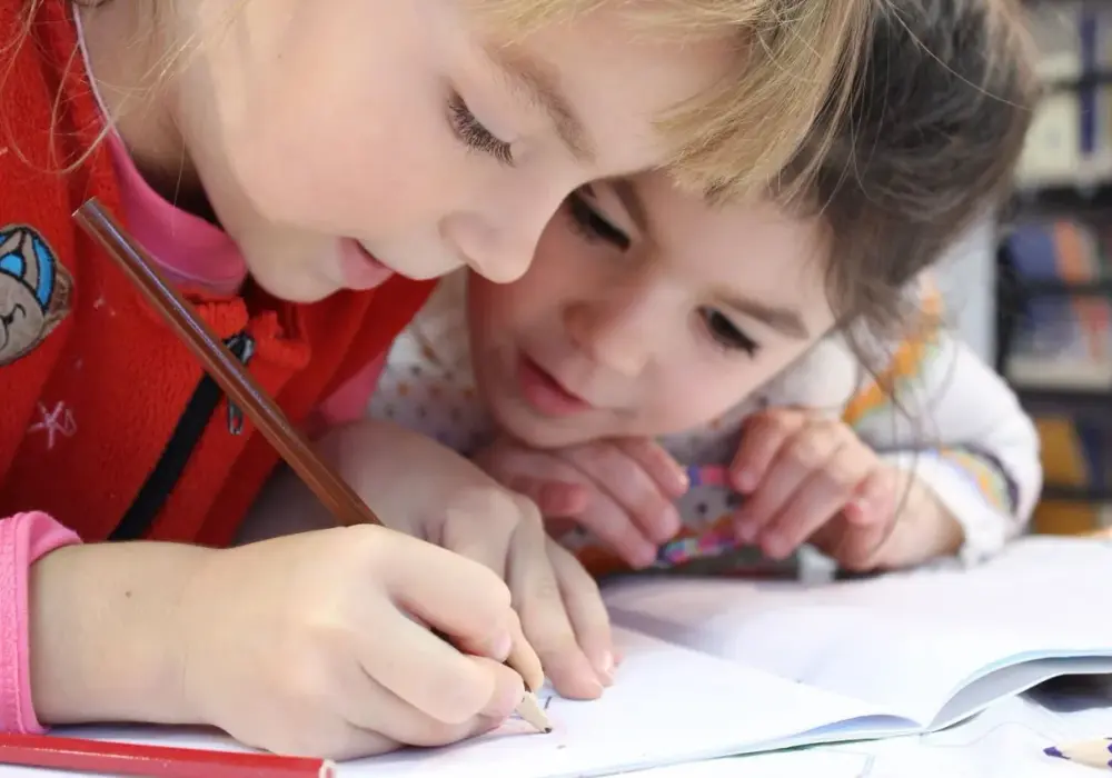 Klasa integracyjna co to? Zrozum, jak wspiera dzieci z niepełnosprawnościami