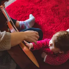 Proste i kreatywne zabawy muzyczne dla dzieci i rodziców – wzmocnij więzi rodzinne!