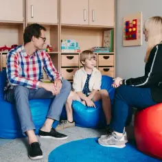 Terapia dla rodziców i dzieci – jak poprawić relacje i rozwiązać problemy rodzinne