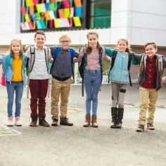 Zabawy integracyjne dla klas 1-3, które wzmocnią współpracę dzieci