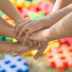Najlepsze gry integracyjne dla dzieci, które rozweselą każdą grupę
