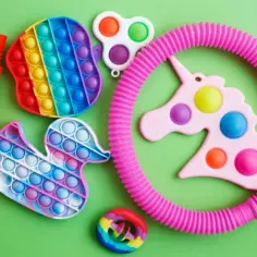 Jak zrobić zabawki sensoryczne dla dzieci – proste pomysły i korzyści rozwojowe