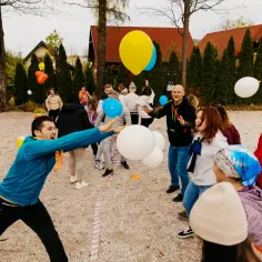 Skuteczne organizowanie imprez integracyjnych, które zbliżają zespół