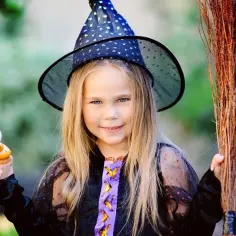Jak zrobić strój czarownicy łatwo i tanio – kreatywne pomysły na Halloween
