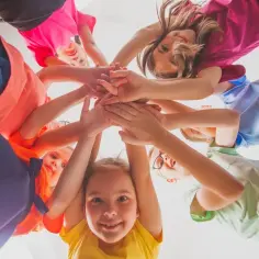 Zabawy integracyjne klasy 4-6, które zbliżą uczniów i poprawią współpracę