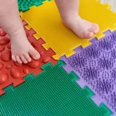 Czym jest integracja sensoryczna i jak wpływa na rozwój dziecka? Praktyczne wskazówki